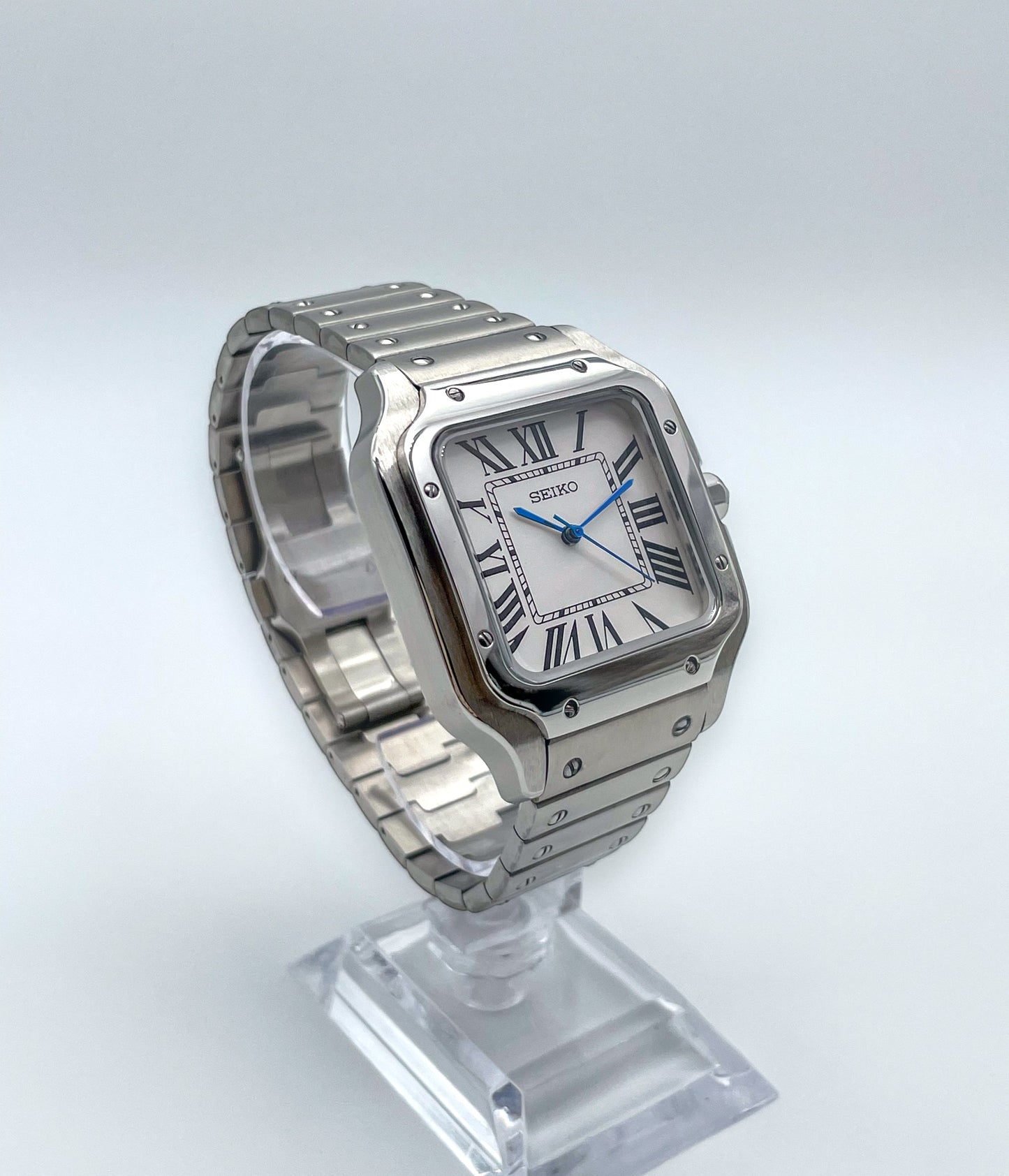 Seiko-mod-santos-classic-links-front-nah: Seiko Mod Santos Classic – Linke Frontansicht, Nahaufnahme.