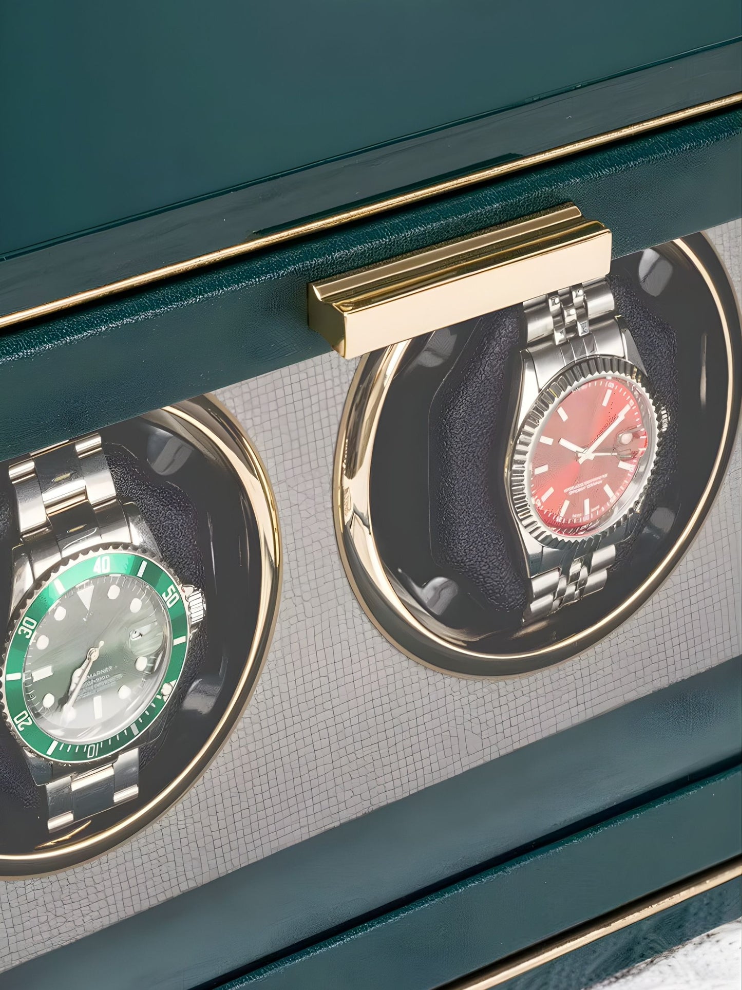 Öffnung des grünen Doppel-Uhrenbewegers im Detail