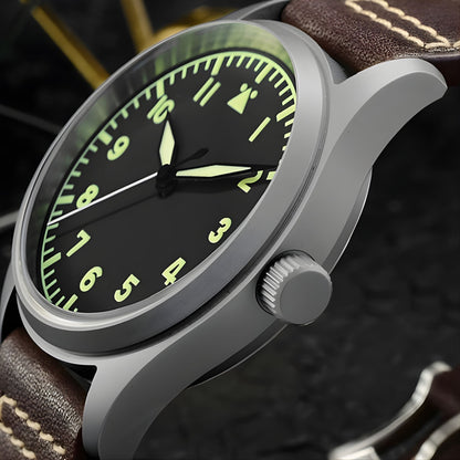 Field Titanium in naher schräger Ansicht nach links